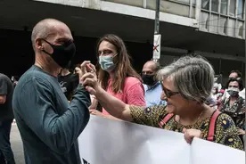 希腊众多行业工会举行联合大罢工 抗议新的劳工法案图片