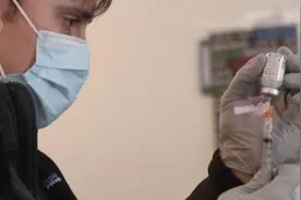 ​美国疫苗接种乱象层出不穷 两名年轻人假扮老人“骗打疫苗”图片