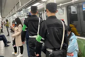 上海地铁禁电子设备外放首日 现场效果怎么样？图片