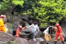 姐妹俩深山迷路被困 消防人员搜救终脱险图片