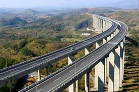 四川​巴万高速元旦起全线通车 试运行期间不收过路费图片