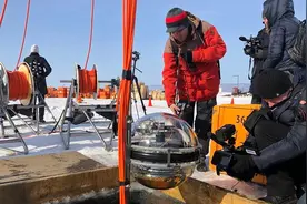 北半球最大的深水中微子望远镜在俄罗斯贝加尔湖中启用图片