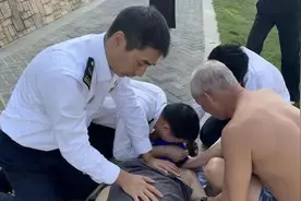 人工呼吸，心肺复苏……南宁海事局紧急救助一名溺水老人图片
