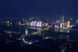 “百年风华 红色长沙”主题灯光秀深情祝福中国共产党百年华诞图片