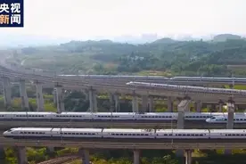 坐着高铁看中国丨高铁强劲奔跑 我们离梦想更近图片