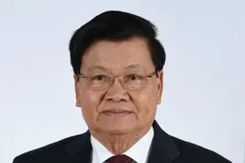 通伦·西苏里当选老挝人民革命党中央委员会总书记图片