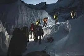 巴林登山队成为2021年第一支登顶珠峰的团队图片