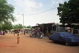 马里中部一军事基地遭袭 造成8人死亡 5人受伤图片