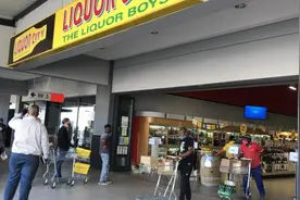 非洲观察丨喝酒坏事？南非疫情期间为何三禁酒商卖酒图片