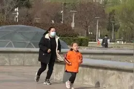 7岁女孩为啥每天要跑10公里？图片
