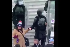 美国会大厦遭暴力冲击事件没完 非洲裔民众对警察执法双标绝望图片