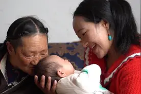 截至2020年西藏建成964个易地扶贫搬迁区 26.6万人自愿搬迁图片