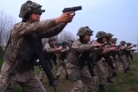 蓝天绽放的“雷霆玫瑰”——“雷神”突击队女队图片