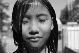 看了会流泪的心情短语，满满都是回忆，心碎了一地图片