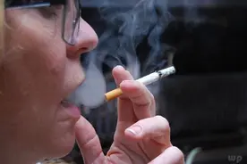 起床有这3种表现，是肺部给你“信号”，医生：没时间了，快戒烟图片