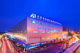 地铁19号线“零距离”下穿2号线，积水潭站换乘只走3分钟图片