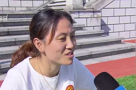 “感觉不一样 气氛特好” 500位市民集体户外瑜伽 秋日亮丽风景线视频封面
