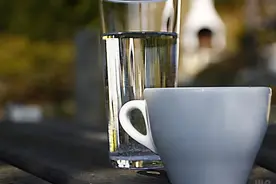 几种”糟蹋“肾脏的坏习惯，你的肾部或许不健康，你看看你有吗？图片