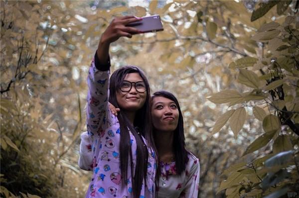 适合配自拍照发朋友圈的句子（配自拍发朋友圈的简短文字）