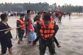 电站泄洪，884名师生野炊困下游小岛视频封面
