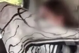 女乘客车内脱鞋翘脚 投诉滴滴司机服务差 司机：我劝您把脚拿下来视频封面