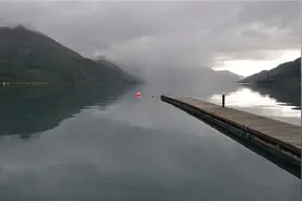 人在职场，你不努力，就只能等待他人赶超你了图片