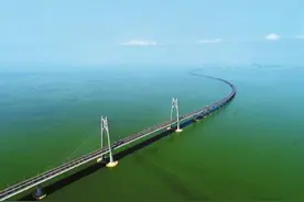 一桥飞架港珠澳图片