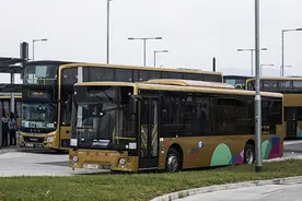 港珠澳大桥通车运营 澳门口岸：通关顺利 运转顺畅视频封面