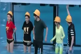 BY2短裤下水大秀美腿！丢人！作为艺人，听音乐识谱竟失败！