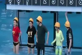 BY2短裤下水大秀美腿！丢人！作为艺人，听音乐识谱竟失败！视频封面