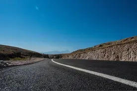 早安心语：人生的道路是自己走出来的，没有人可以替你走图片