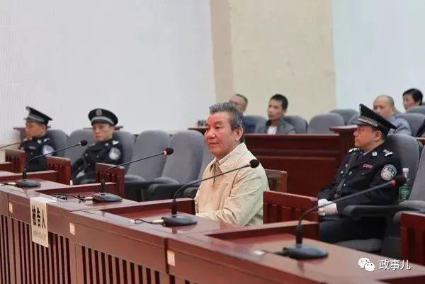 “长期与女下属保持不正当两性关系”的市委书记受审