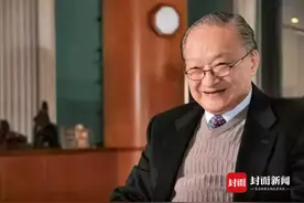 张纪中：金庸先生出生于1923年，应是享年95岁图片