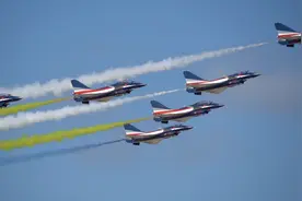 珠海航展歼10首飞，以天为布飞机作梭，织出开幕彩锦视频封面