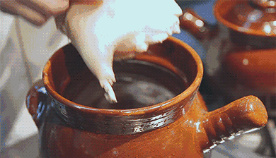 扭伤脚可以喝花胶汤吗 2026年脚扭伤可以吃花胶吗?