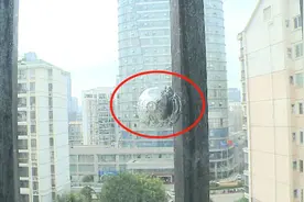惊悚！家阳台窗户上陆续出现奇怪弹孔……事发南宁一小区图片