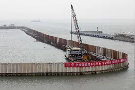 集“桥岛隧水下互通”于一体，深中通道东人工岛2024年通车视频封面