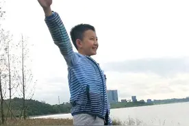 「小封读诗」《沁园春·雪》作者：毛泽东｜诵读者：罗文昊图片