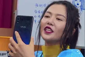 你见过谭维维妩媚的一面吗？谭维维现场连线爱人陈亦飞视频封面