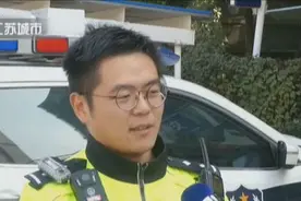 驾驶员不带证驾驶被查，民警根据身份证号一查不敢相信视频封面