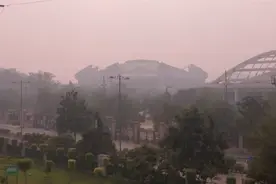 印度PM2.5是正常水平8倍！空气是质量严重恶化！整个城市怪味弥漫视频封面