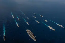美国的双航母编队又来了！特朗普为文在寅站台却起了反效果视频封面