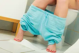 女生上厕所姿势有差！泌尿科医师揭：「半蹲尿尿」竟有这些坏处图片