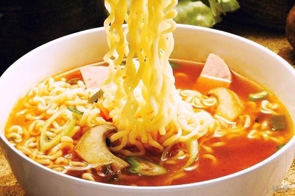 大家常吃的零食 热量可能堪比喝油 想要减肥的人 应少吃为好