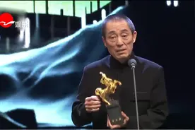 巩俐张艺谋相互成就！张艺谋捧起奖杯 他在台上笑，而她在台下哭视频封面