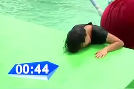 可爱女选手长相酷似樱桃小丸子，最后竟冲关成功！视频封面