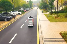 拼了！快递开启机器人配送模式视频封面