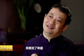 从摆地摊到年售7000万！身残志坚的他，成了“全球十大网商”！图片