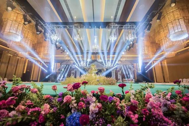 一顾倾人城｜穿上它，你就是那个倾城的新娘「内含超多心动美图」