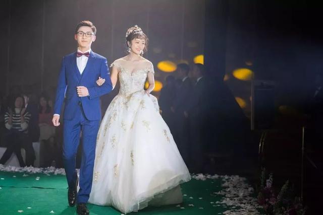 一顾倾人城｜穿上它，你就是那个倾城的新娘「内含超多心动美图」